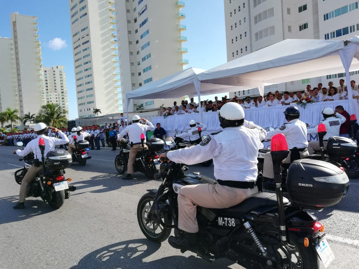 Transcurre en calma el desfile cívico-militar del 16 de septiembre en Cancún