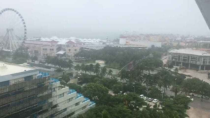 Fuertes lluvias inundan Cancún