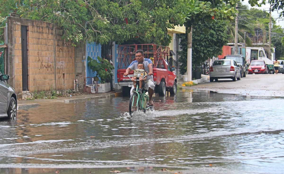Calles anegadas por las intensas lluvias