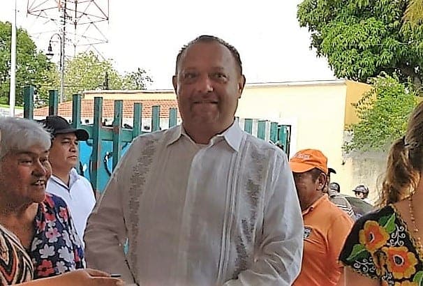 Derrocha José Esquivel casi un millón de pesos en primer informe de gobierno