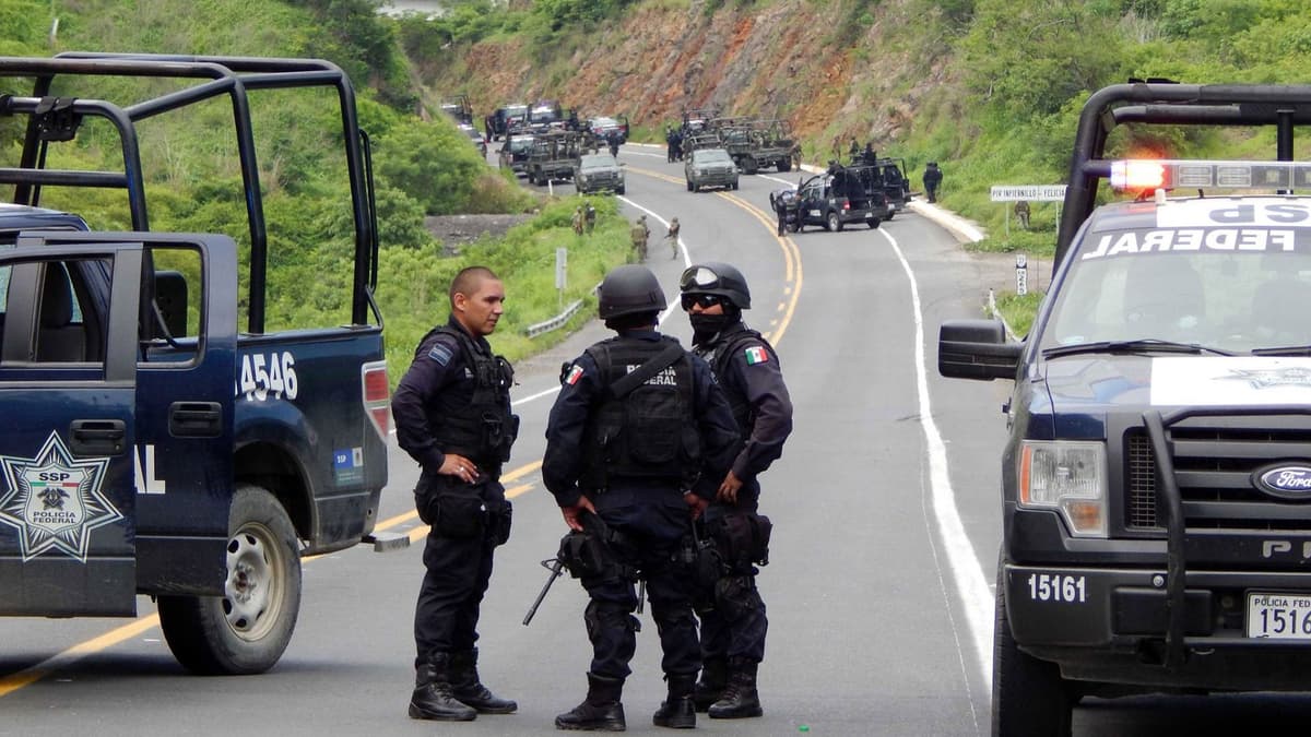 Peña Nieto envía policías federales para detener migrantes en la frontera sur