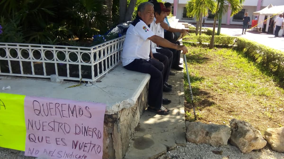 Taxistas jubilados se van a huelga de hambre; exigen pago del Fondo de Invalidez