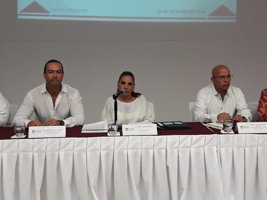 Va Mara por recursos federales para atender recale de sargazo