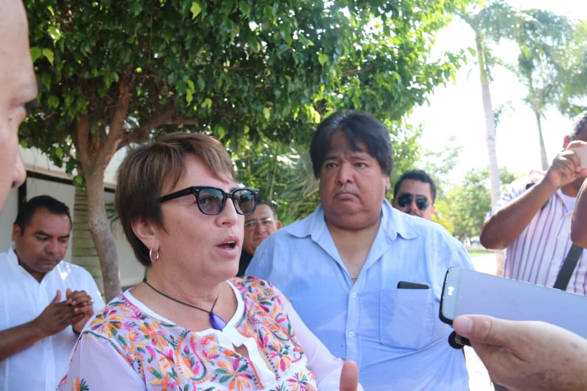 Bochorno frente a titular de Turismo: Se voltean comerciantes contra Laura Beristain