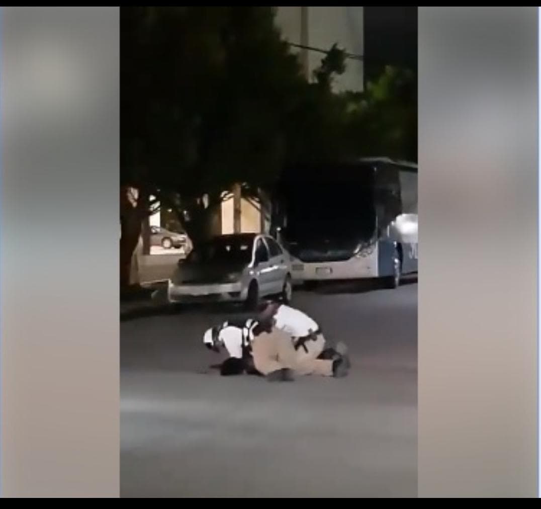 Video: Investigan a tránsitos que propinaron golpiza a un ciudadano