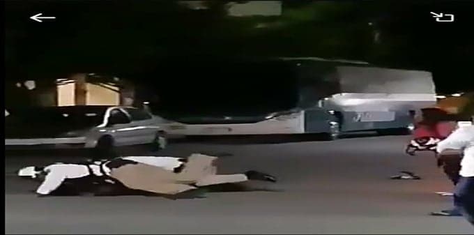 Video: Agentes de Tránsito abusan de su autoridad y golpean a motociclista