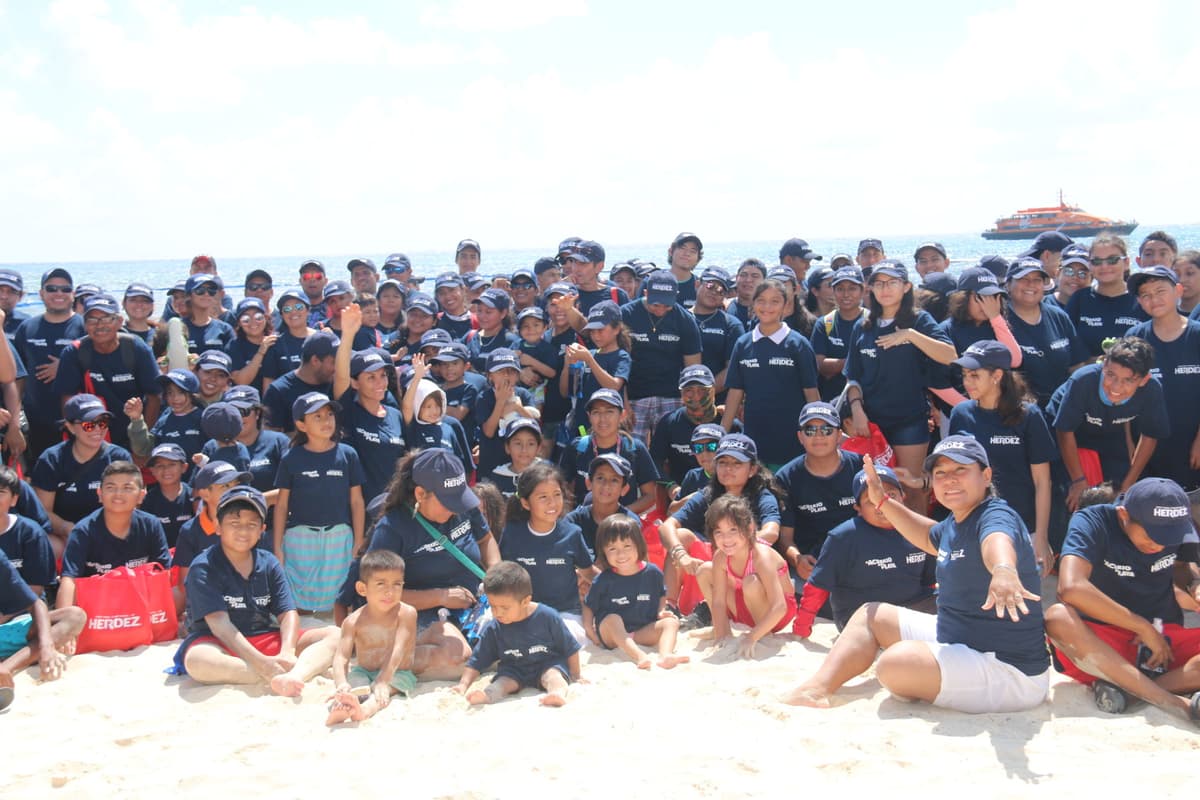 Recogen toneladas de basura en las playas de Solidaridad