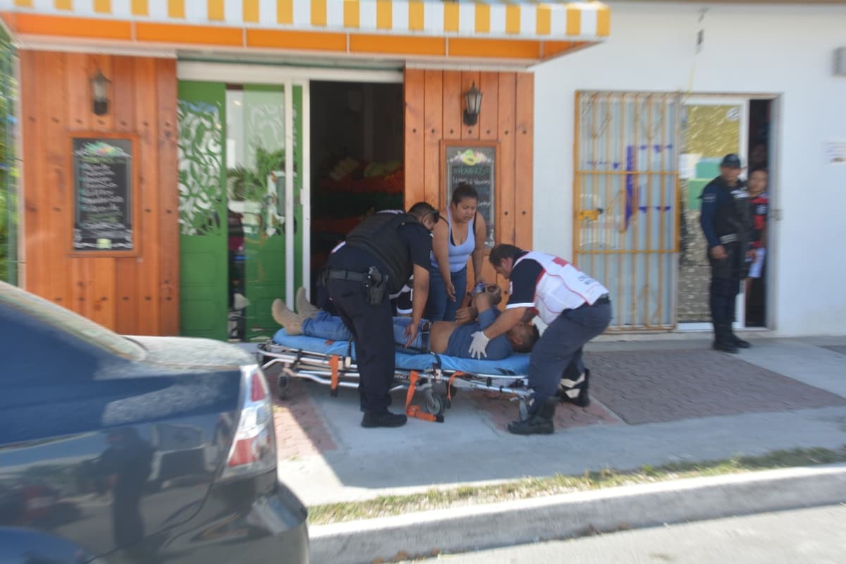Baleado: Hieren a dueño de frutería para robar 60 mil pesos en Puerto Aventuras