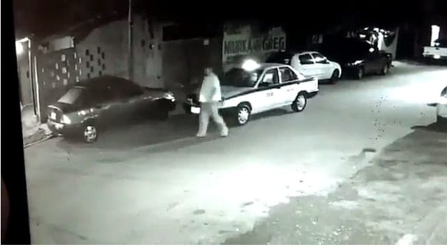 Video: "Cachan" taxista de Cancún robando tapones