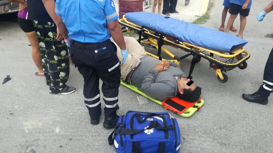 Incrusta su motocicleta en un camión