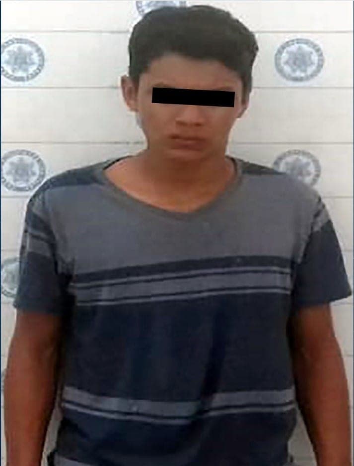 Aseguran a hombre con 74 bolsas con marihuana