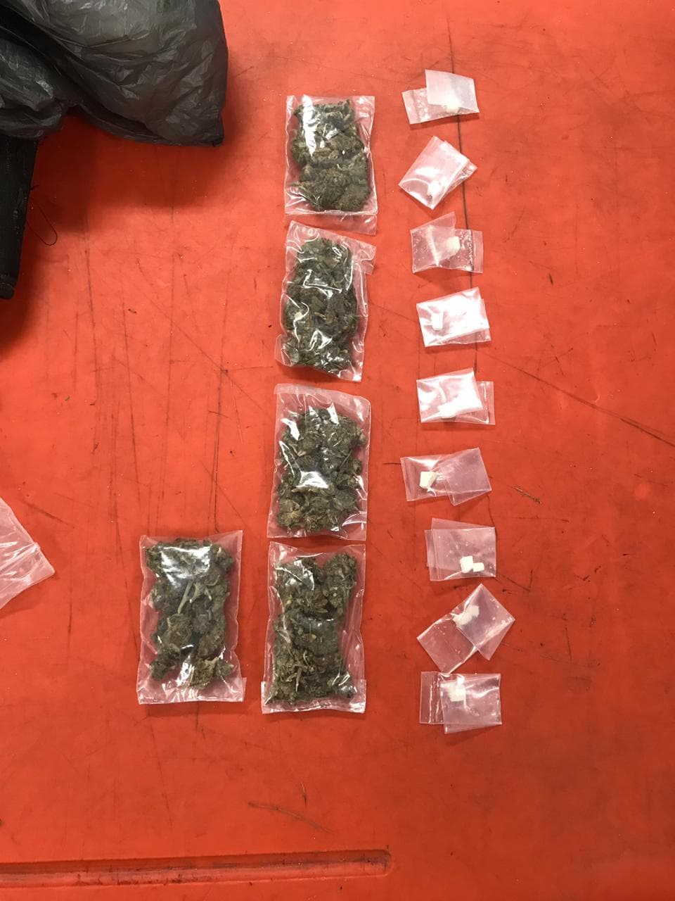 Detienen a un trío con crack y marihuana