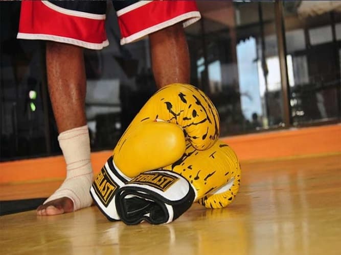 Ex boxeador muere en concurso de comida, atragantado