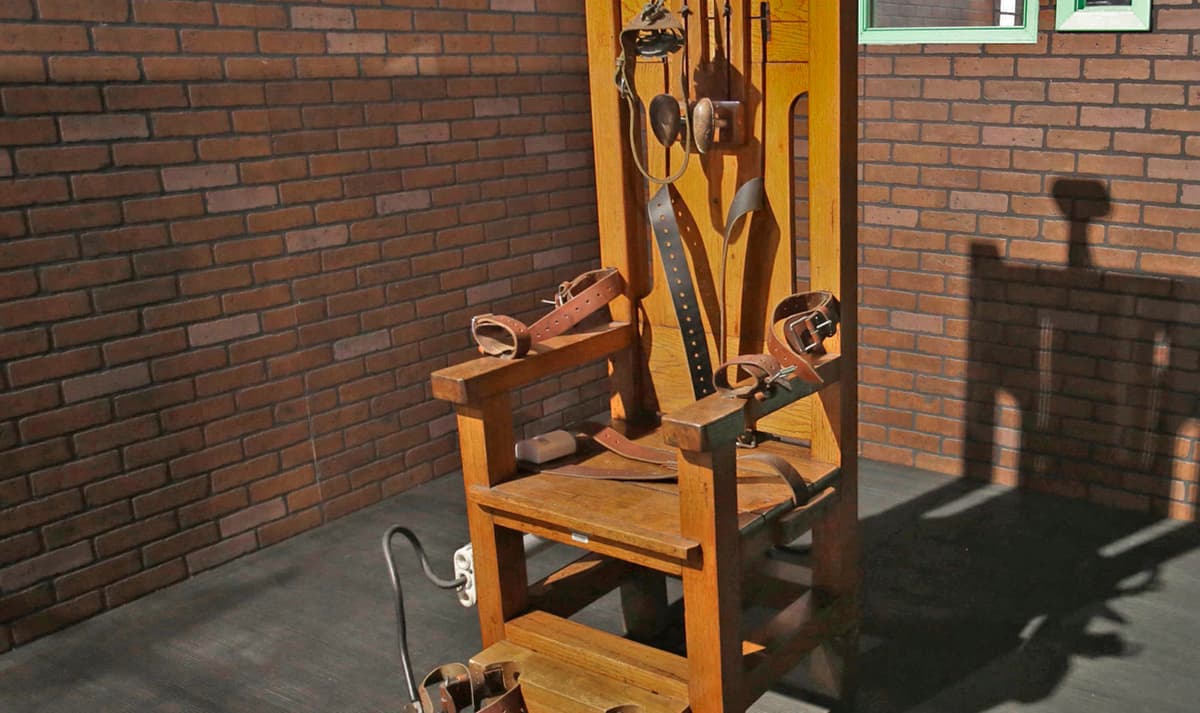 Reo pide morir en silla eléctrica