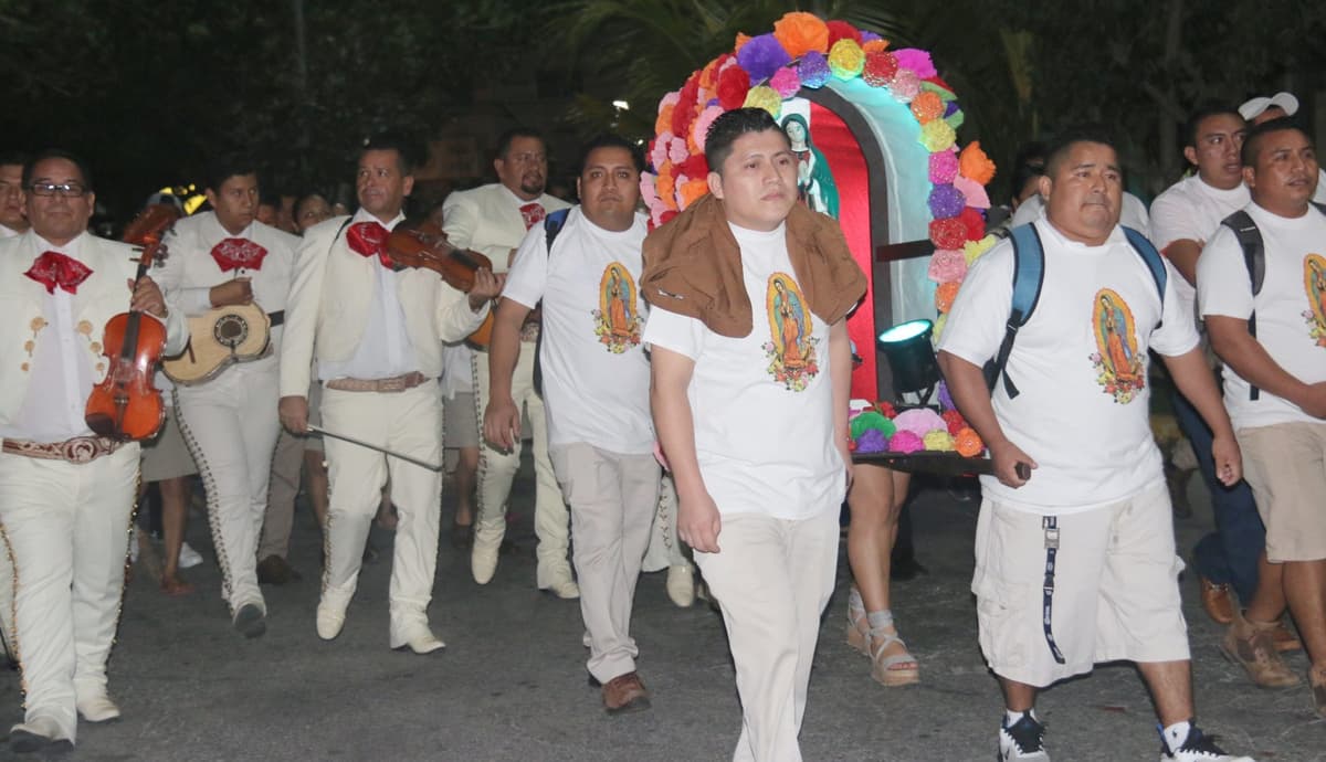 Miles de peregrinos celebran a la Virgen de Guadalupe