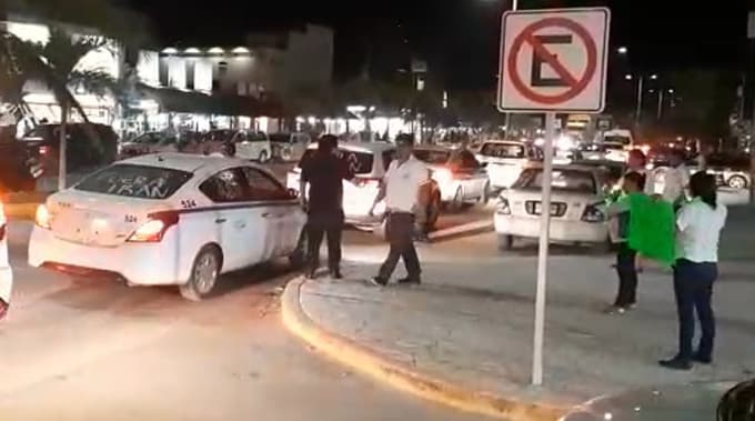 Resurge conflicto entre taxistas en Tulum
