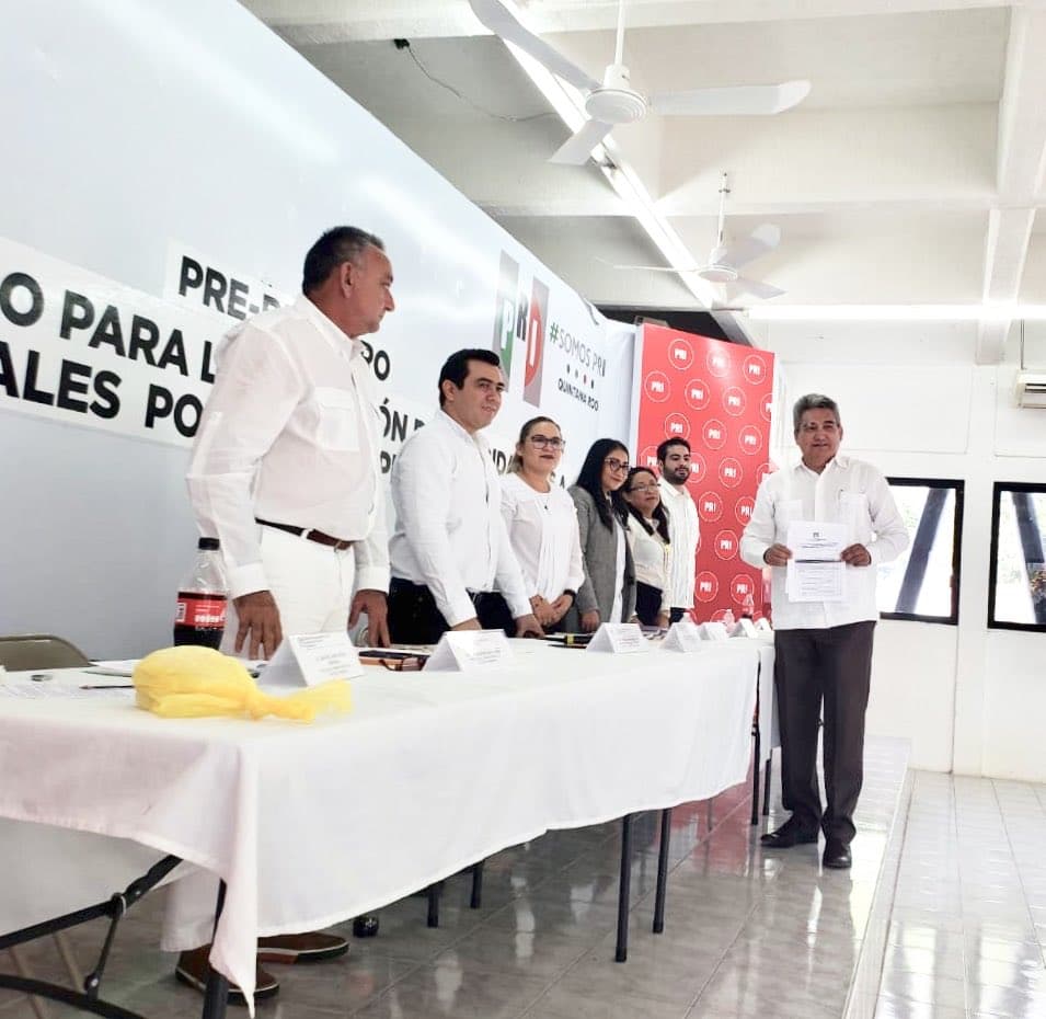 Se inscriben aspirantes del PRI para 7 distritos