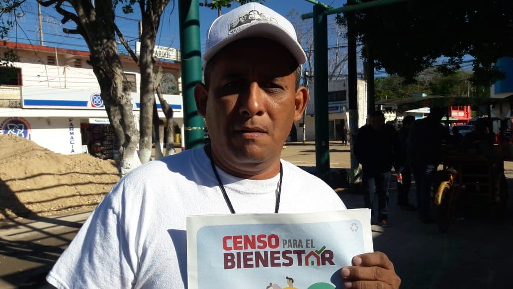 Denuncian cobros por inscribirse a programas de AMLO