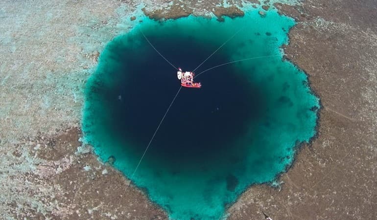 "Agujero del Dragón", el hoyo marítimo más profundo del mundo