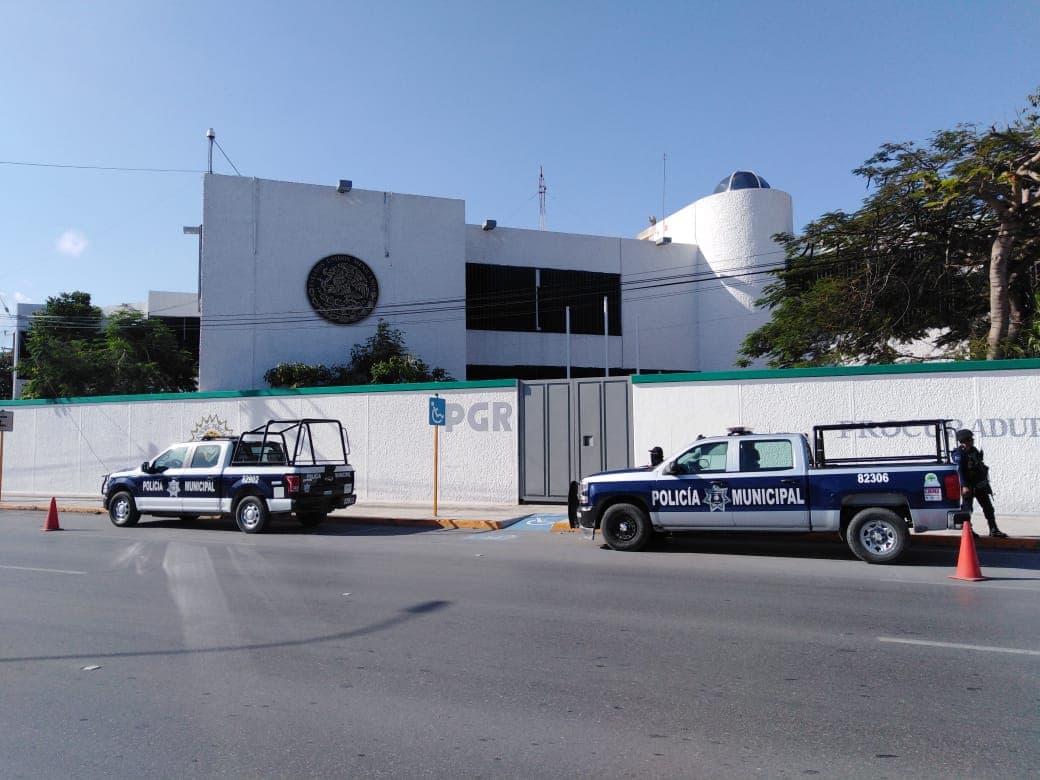 Entregan policías playenses archivo a la PGR