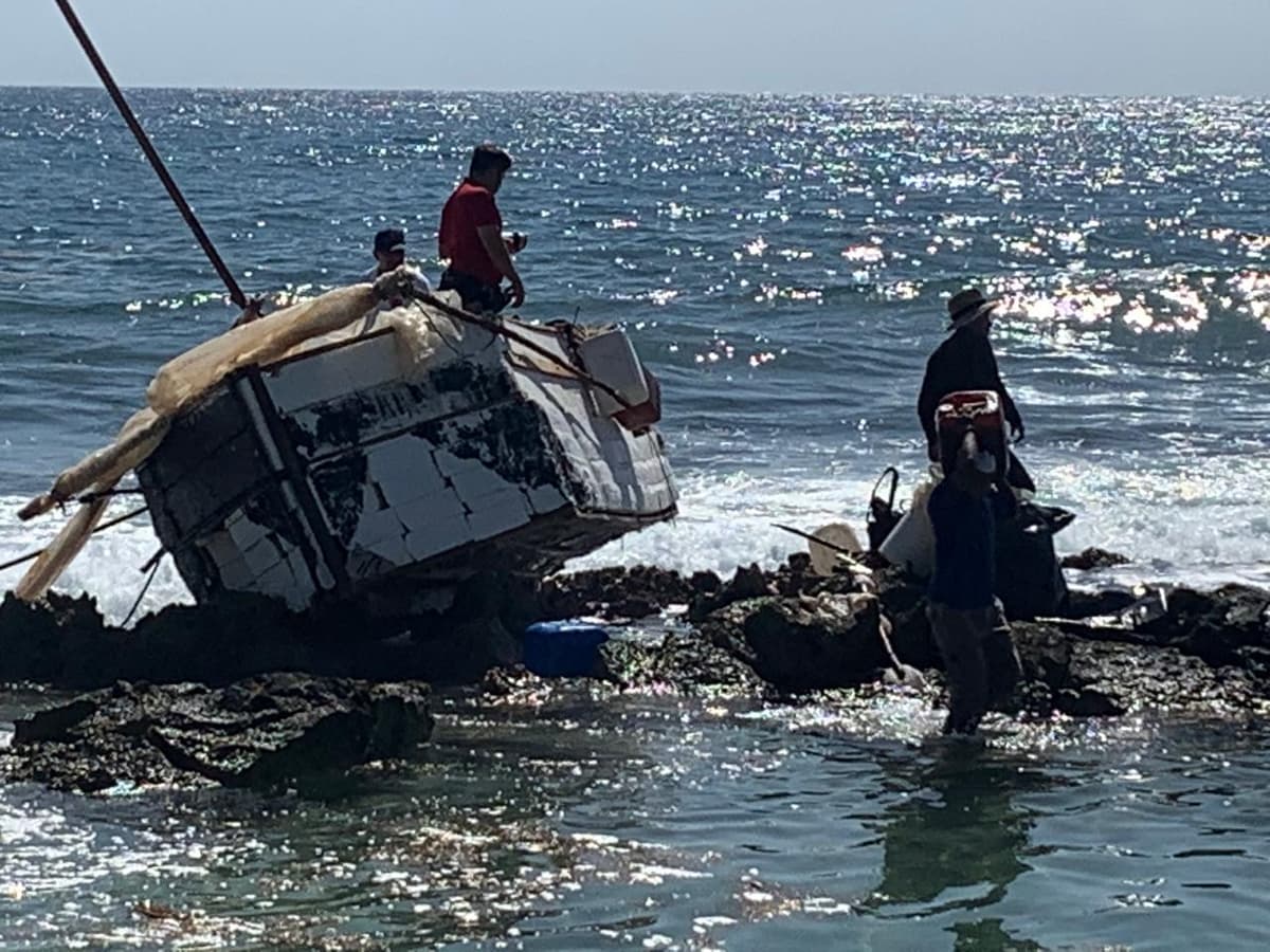 Hallan embarcación cubana encallada en Puerto Aventuras