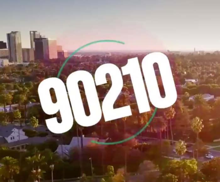 Regresa la serie noventera Beverly Hills, 90210, con elenco original