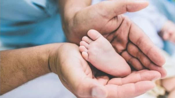 Senado propone ampliar licencia de paternidad a ocho semanas