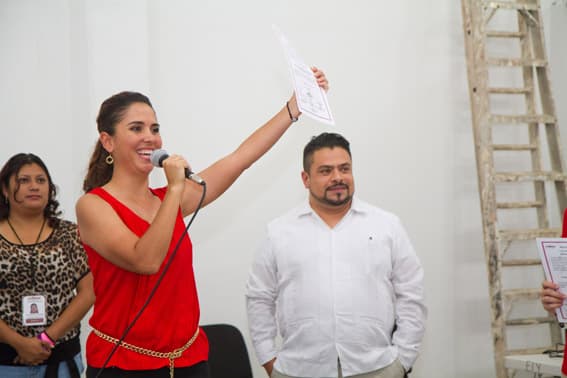 Hermana de Laura Fernández se quiere "colar" como diputada por Morena