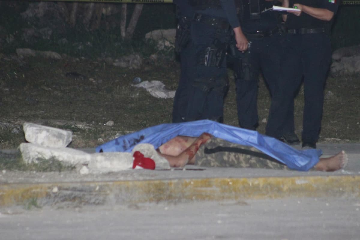 Ejecutan a joven en puesto de tacos de Solidaridad