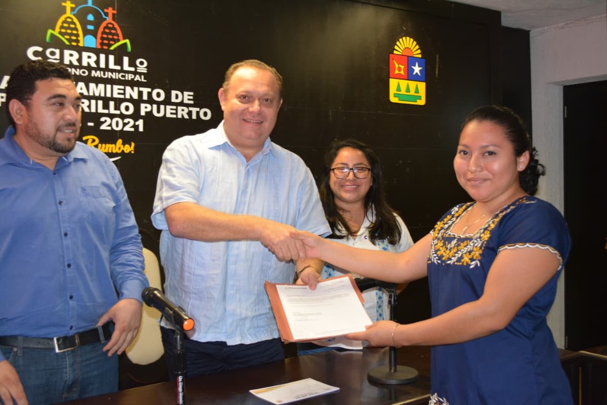 Benefician con seguros de vida a jefas de familia en Felipe Carrillo Puerto