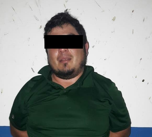 Atrapan a sujeto armado, con droga, en Playa