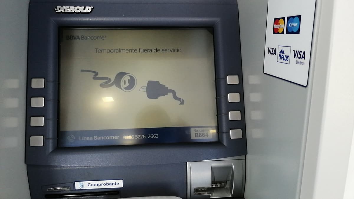 Fuera de servicio, cajeros automáticos de Bancomer en Cancún