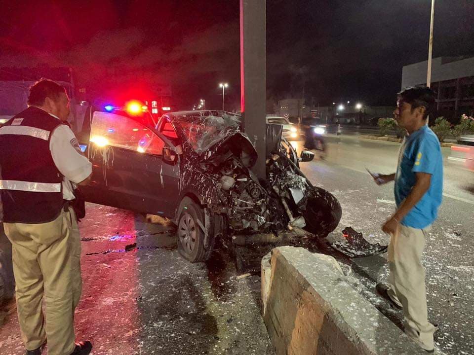 Ebrio se estrella en Bonfil y muere