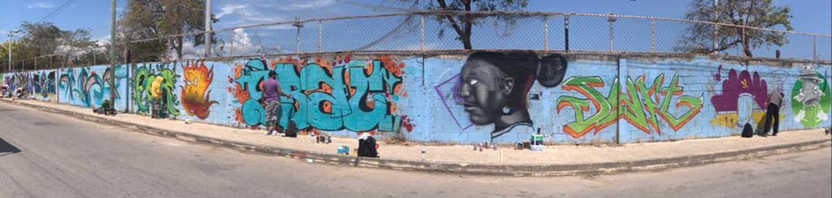 Artistas urbanos cambian la imagen del Poliforum Playa del Carmen