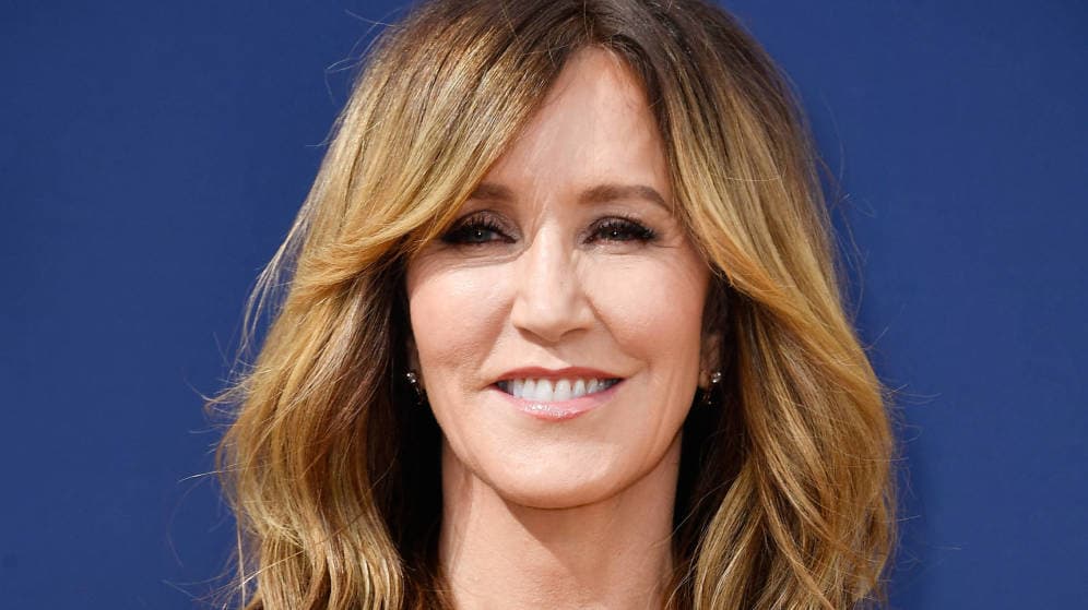 "Esposa desesperada" es detenida por fraude a universidades