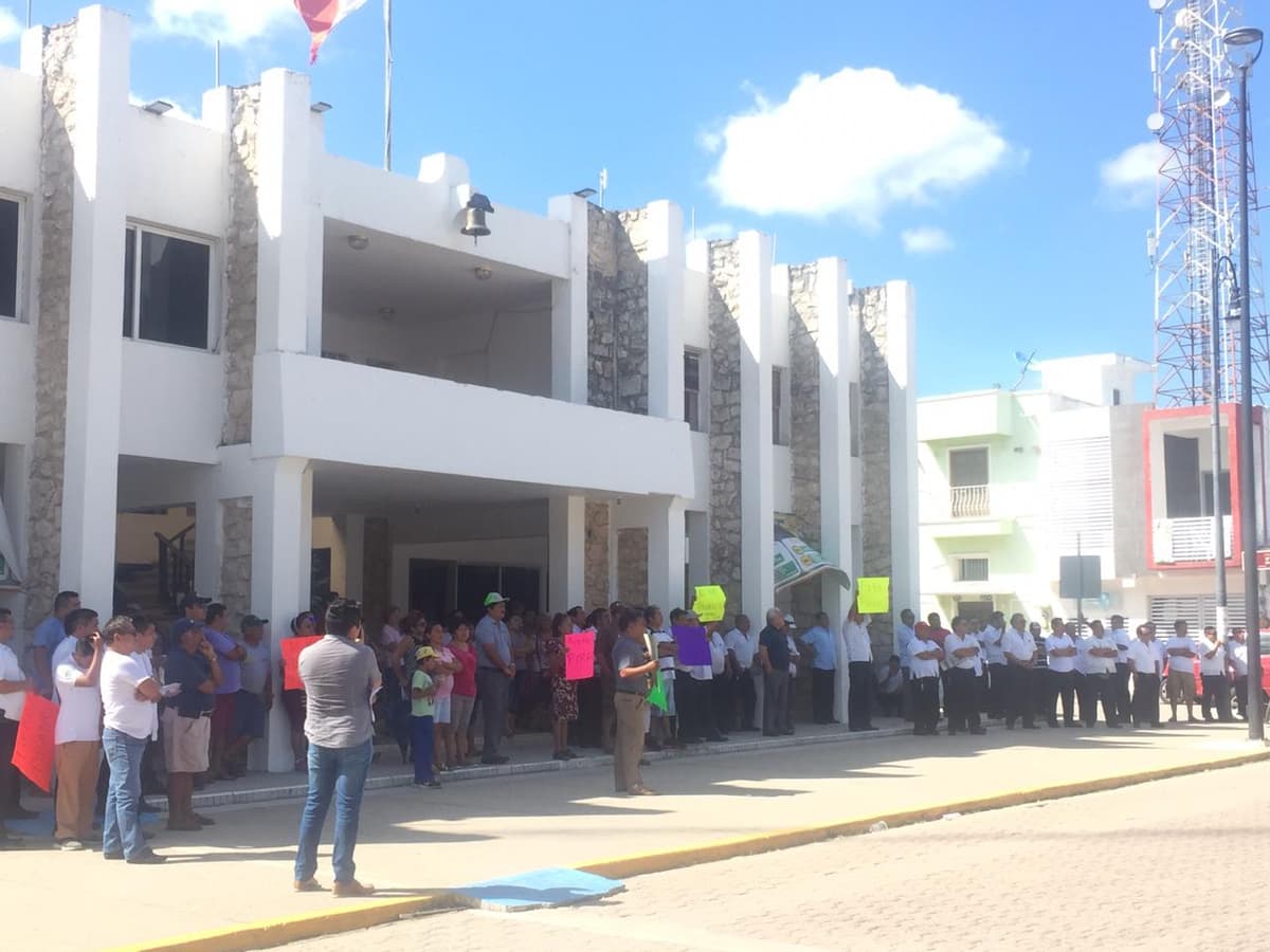 Taxistas protestan en Felipe Carrillo Puerto contra Untrac