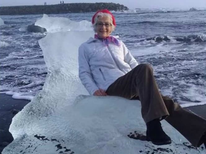 Abuelita es arrastrada en un iceberg mientras se tomaba una foto