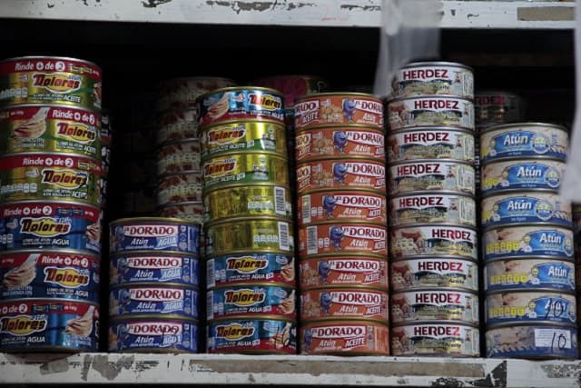 Consumidores evitan comprar "latas de atún" por contener solo soya