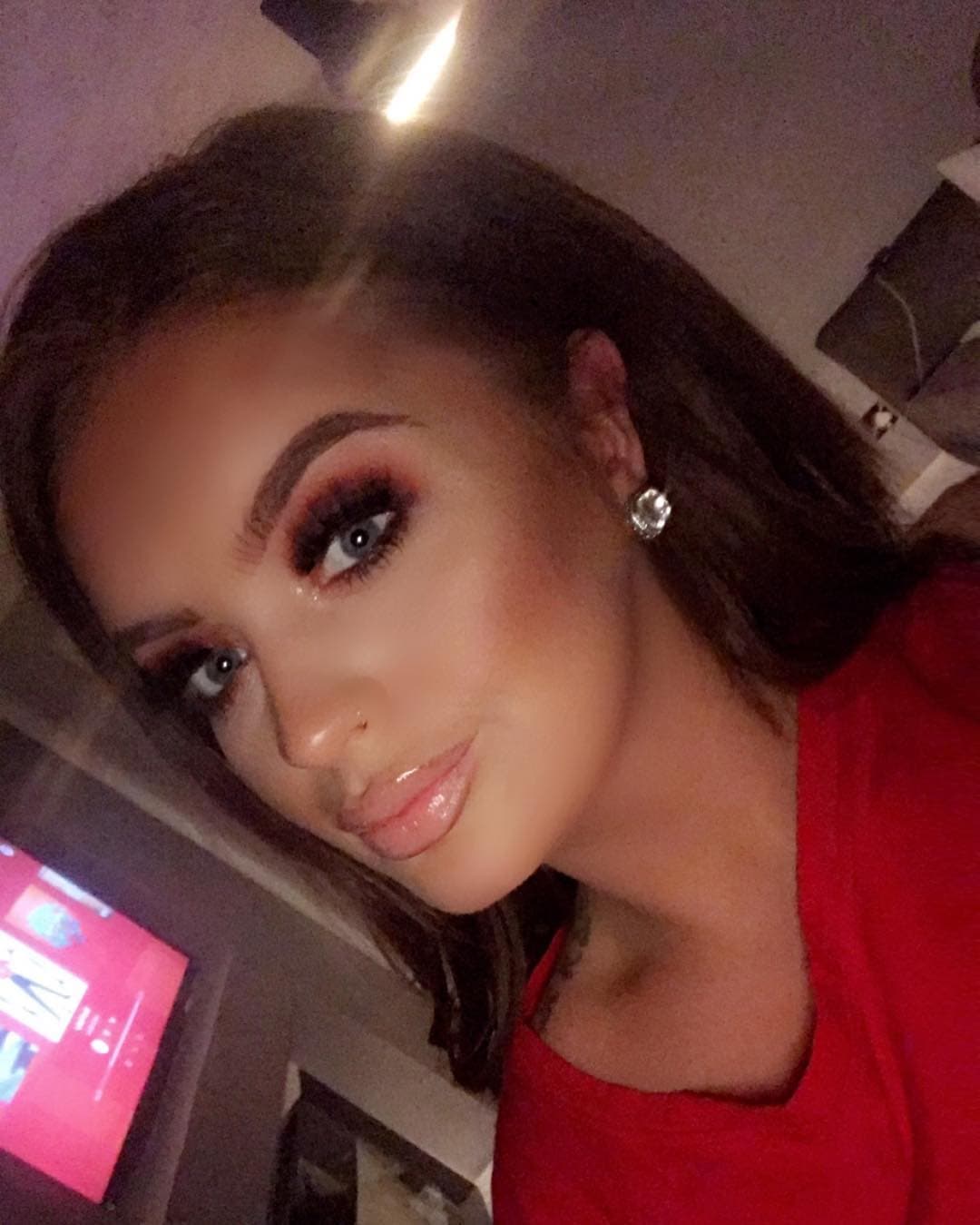 Después de ganar la lotería, mujer ofrece dinero para salir con ella