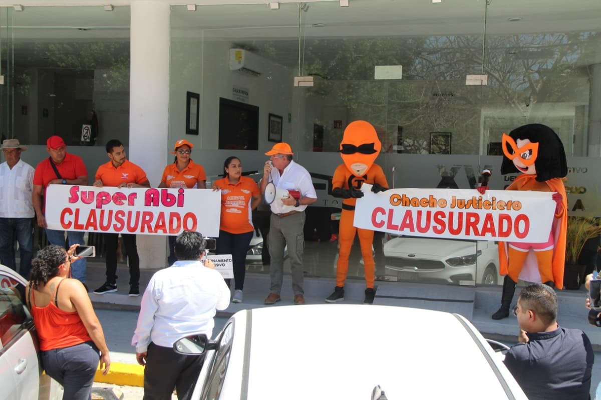 Clausura de candidatos desquicia tránsito en Cancún
