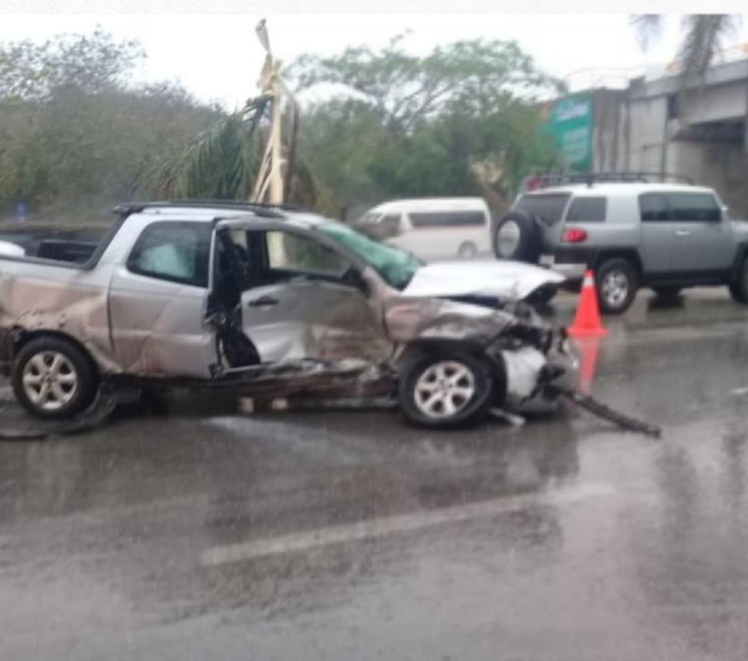 Fuerte choque rumbo a Tulum deja cuatro heridos