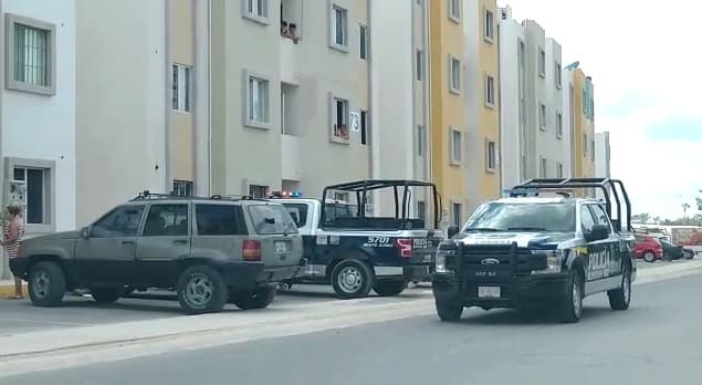 Disparan contra coche en Paseos Kusamil de Benito Juárez