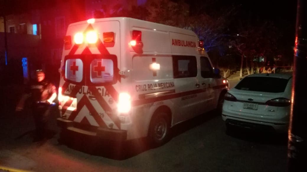 Mujeres riñen y una mata a la otra en Villas del Sol