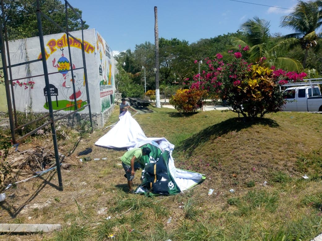 Se electrocutan mientras colgaban un espectacular en Playa del Carmen
