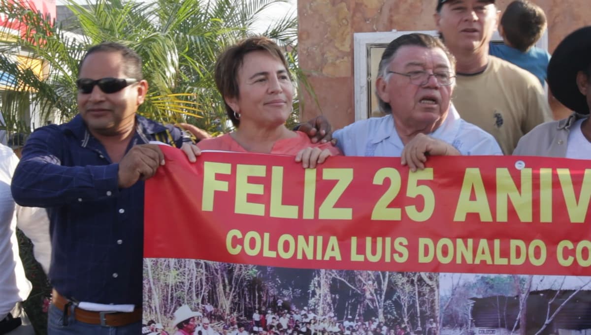 Recorre Laura Beristain la colonia Colosio en 25 aniversario de fundación