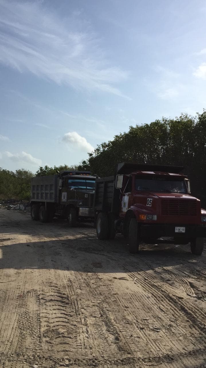 Volquetes sacarán toneladas de basurero a cielo abierto en Holbox