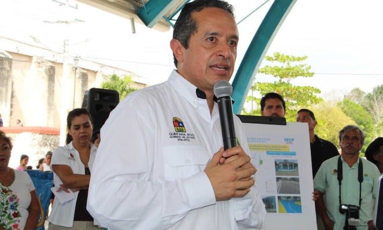 Carlos Joaquín "echa toda la carne al asador" por combatir el sargazo