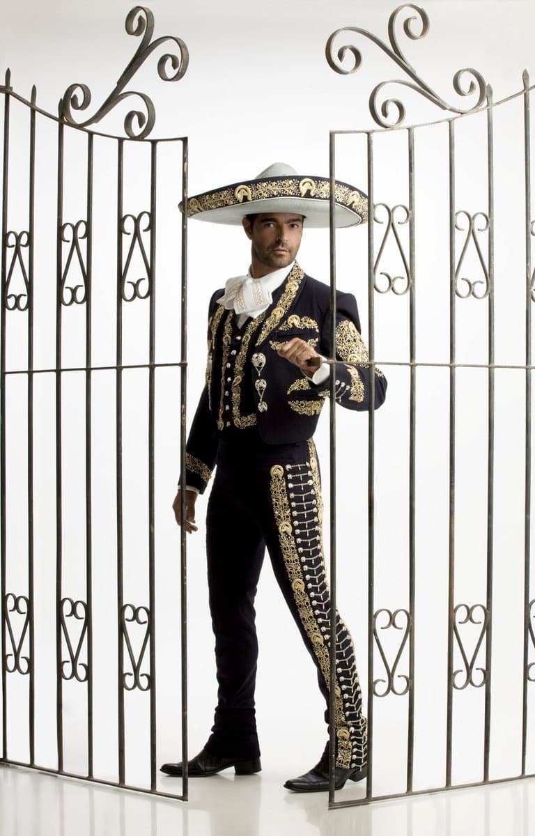 Ex de Pablo Montero llama a policías luego de violar orden de alejamiento