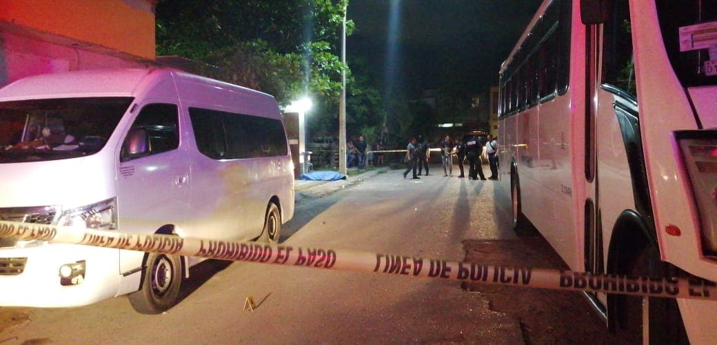 Le disparan y muere en brazos de su padre, en Playa del Carmen