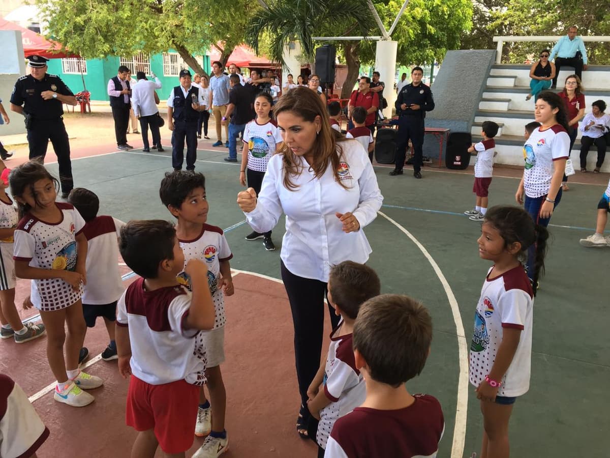 Visita Mara Lezama a los niños del Ba’ax Lo’ob pa’ala Lo’ob